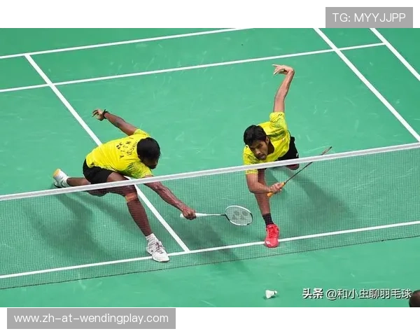 羽毛球击打高球